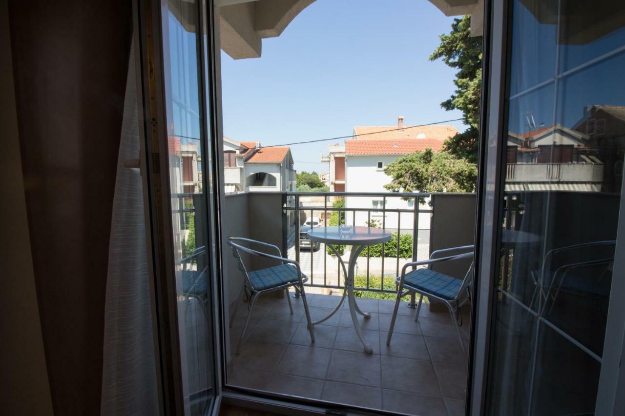Apartments Luna Sveti Filip i Jakov Exterior foto